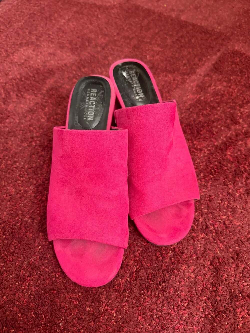 Kenneth Cole Reaction Mass-Ter Mind Hot Pink Suede Open Toe Block Heel Mules